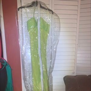 Woman’s long evedress size 2 by TERANI Volor lime green with hand beaded embroid